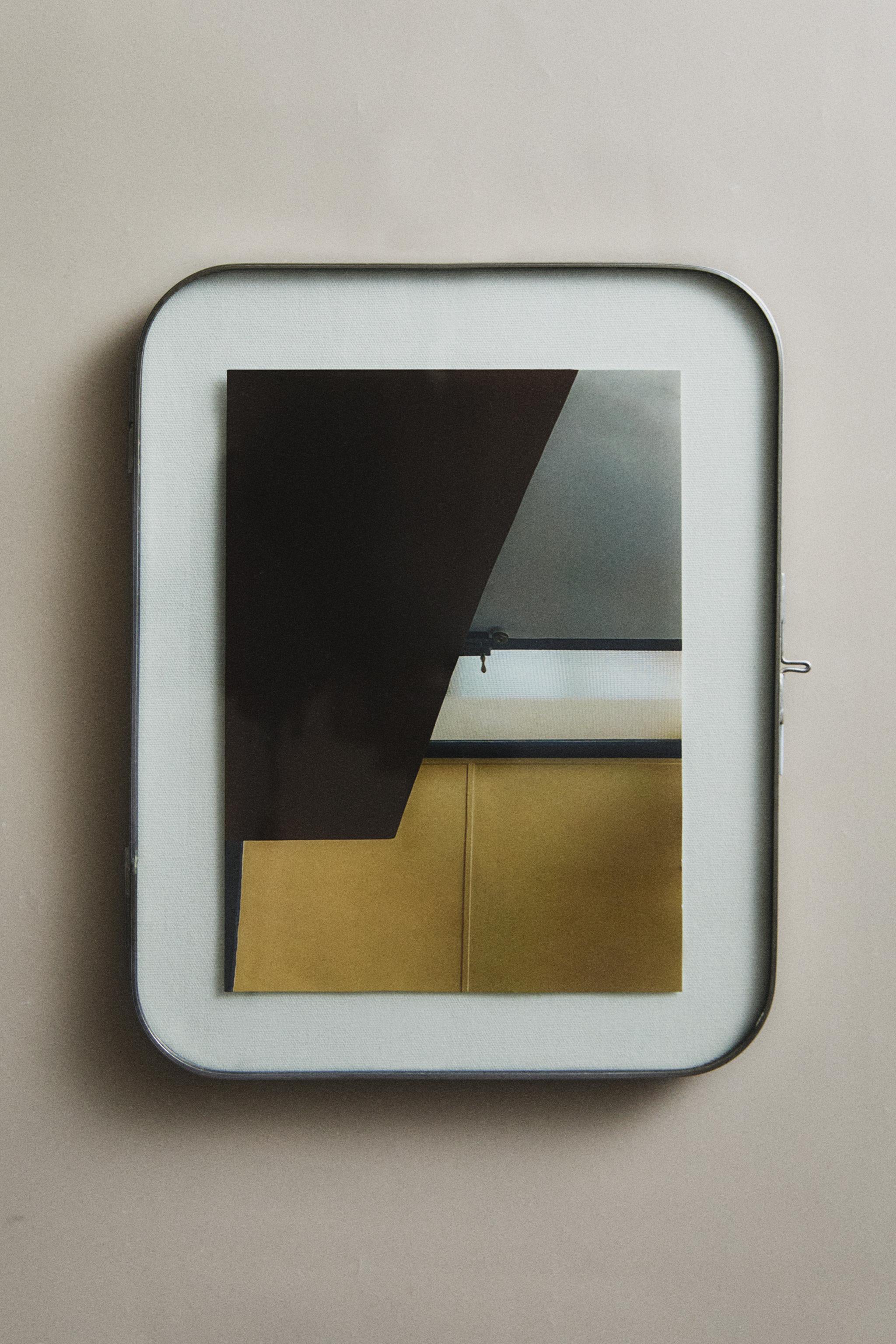 METAL PICTURE FRAME WITH ROUNDED ANGLES